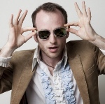 joe_gebbia_headshot_2-525x524-520x519